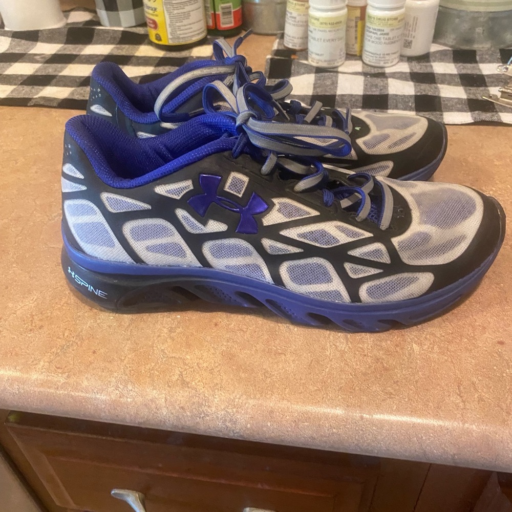 Boys under armor size 6y